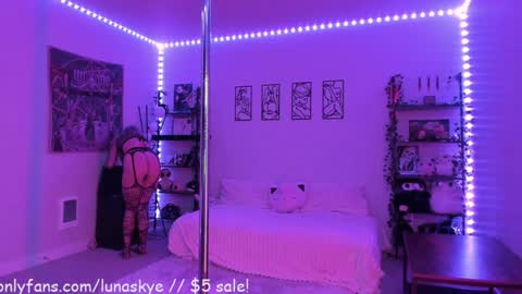   online show from 11-10-25, 10:36