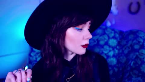 Bella Bondai online show from 10-27-25, 05:44