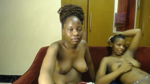 Snapshot of xoxo_booty chatting on 11-28-25, 03:47 Xoxo online show from 11-28-25, 03:47