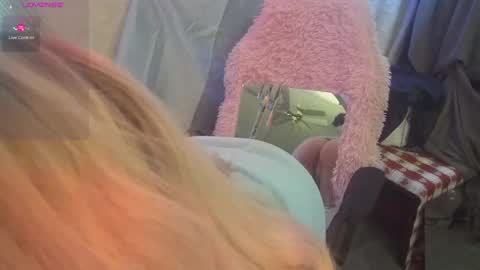 Snapshot of xoxo_chloechance_xoxo chatting on 02-22-25, 03:12 Chloe online show from 02-22-25, 03:12