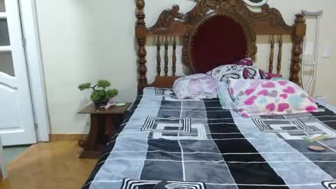 Perla Jackson online show from 12-10-24, 02:27