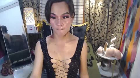 Snapshot of xqueenyasiandomcumx chatting on 01-17-25, 12:53 address me as QUEEN  NINA  A Little Bit  of ANGELIC FACE with a Wild Demonic Side online show from 01-17-25, 12:53