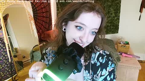 Snapshot of xsunsub chatting on 01-01-25, 04:18 Sunny Daze online show from 01-01-25, 04:18