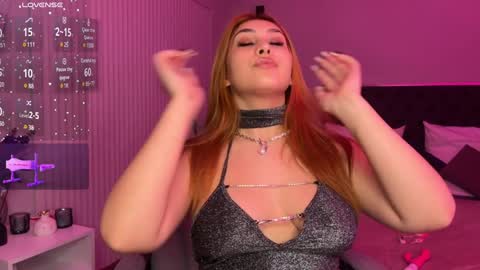 Snapshot of xtrahotx chatting on 02-08-25, 01:22 Milana online show from 02-08-25, 01:22