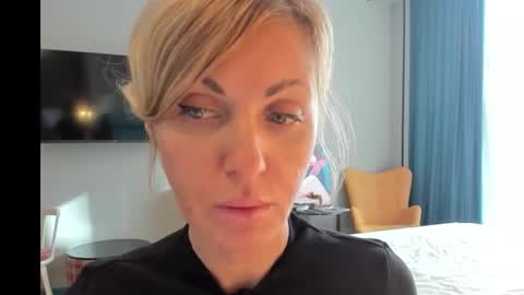 Snapshot of xvaleriax0 chatting on 09-12-25, 01:00 xvaleriax0 online show from 09-12-25, 01:00