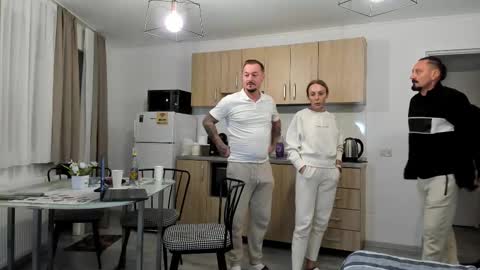 Snapshot of xveryhotcouple chatting on 11-01-25, 04:31 xveryhotcouple online show from 11-01-25, 04:31