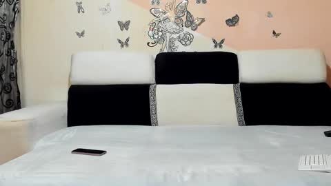 Snapshot of xveryhotcouple chatting on 11-30-25, 05:44 xveryhotcouple online show from 11-30-25, 05:44