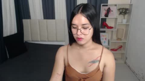 CHLOES ROOM online show from 10-10-25, 05:45