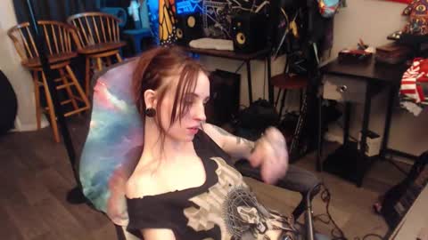 Snapshot of xxlilithmoonxx chatting on 10-26-25, 02:39 Lilith online show from 10-26-25, 02:39