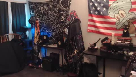 Snapshot of xxlilithmoonxx chatting on 11-18-25, 03:23 Lilith online show from 11-18-25, 03:23