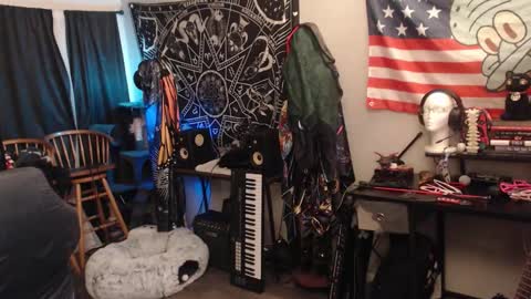 Snapshot of xxlilithmoonxx chatting on 12-01-25, 03:33 Lilith online show from 12-01-25, 03:33