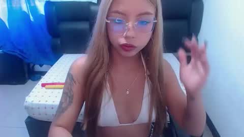 Snapshot of xxsashablondelatinxx chatting on 02-25-26, 02:16 Sasha Blonde online show from 02-25-26, 02:16
