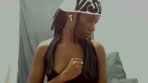 xxsexytalia28 online show from 02-13-25, 10:00