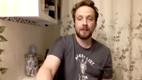 Snapshot of xxsimonxsays chatting on 01-19-25, 06:31 Simon online show from 01-19-25, 06:31