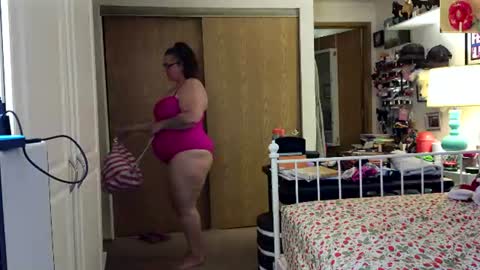 Strawberry Jane online show from 06-24-26, 04:00