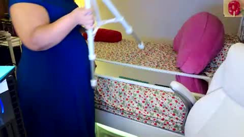 Strawberry Jane online show from 06-27-26, 04:06