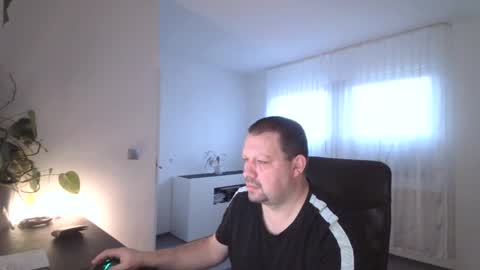 Eddi online show from 01-22-25, 07:57