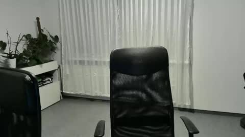 Eddi online show from 10-17-25, 04:20