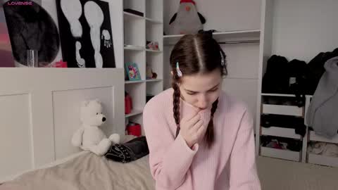 Snapshot of xxx_hotbae_xxx chatting on 02-03-26, 06:40 Eva online show from 02-03-26, 06:40