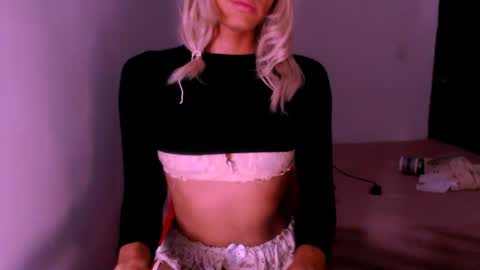 Chiara online show from 11-15-25, 06:11