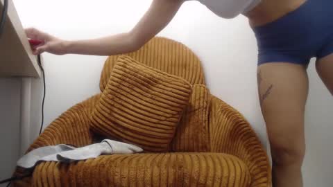 Lola online show from 02-23-25, 10:39