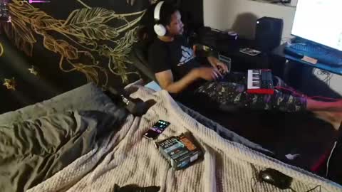 xxxjrstrokesxxx online show from 03-01-25, 04:44