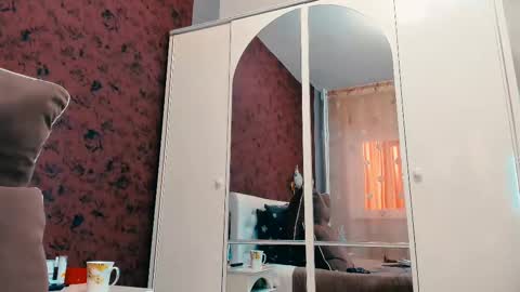 Snapshot of xxxkeera chatting on 03-07-25, 01:40 kira online show from 03-07-25, 01:40