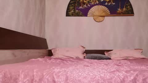 Snapshot of xxxkinkycpl chatting on 10-18-25, 04:15 isa and gonzo online show from 10-18-25, 04:15