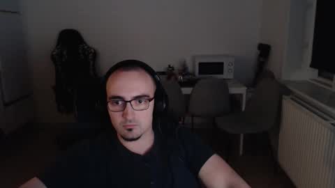 YamilLamal online show from 11-20-25, 09:36