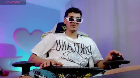 Snapshot of yankees_ chatting on 10-09-25, 04:38 DANILO P online show from 10-09-25, 04:38