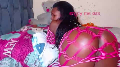 Snapshot of yanniiz chatting on 02-25-26, 05:39 yanniiz online show from 02-25-26, 05:39