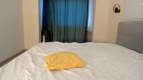 Yana online show from 11-13-25, 05:28