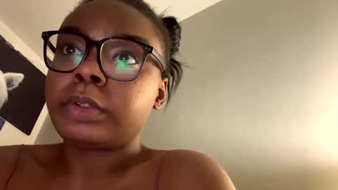 Snapshot of yarabrynnn chatting on 01-13-25, 02:07 YARA online show from 01-13-25, 02:07