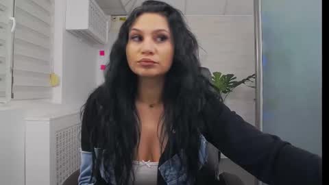 Yara online show from 11-24-25, 04:34