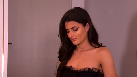 Snapshot of yasminaluna chatting on 11-25-25, 04:12 Yasmina online show from 11-25-25, 04:12