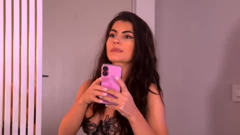 Snapshot of yasminaluna chatting on 12-01-25, 04:06 Yasmina online show from 12-01-25, 04:06