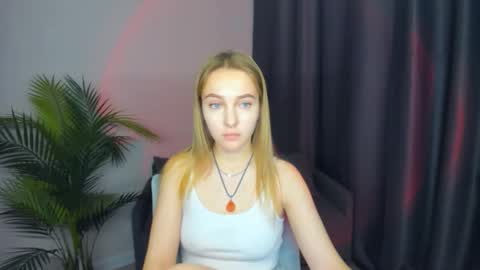 Snapshot of yasminasage chatting on 11-11-25, 01:33 Yasmina online show from 11-11-25, 01:33