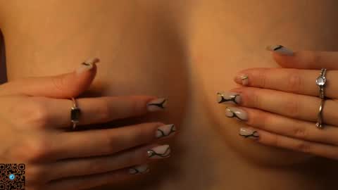 Snapshot of yeepshyy chatting on 01-06-25, 10:05 Kate online show from 01-06-25, 10:05