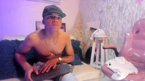 YEISON online show from 12-22-25, 07:22