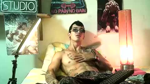 Snapshot of yeisoncastellanos1999 chatting on 11-11-25, 02:11 yeisoncastellanos1999 online show from 11-11-25, 02:11