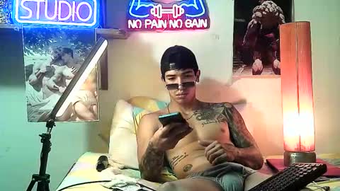 Snapshot of yeisoncastellanos1999 chatting on 11-11-25, 11:38 yeisoncastellanos1999 online show from 11-11-25, 11:38