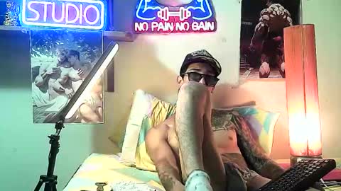 Snapshot of yeisoncastellanos1999 chatting on 11-12-25, 05:57 yeisoncastellanos1999 online show from 11-12-25, 05:57