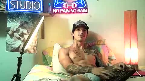 Snapshot of yeisoncastellanos1999 chatting on 11-24-25, 07:24 yeisoncastellanos1999 online show from 11-24-25, 07:24