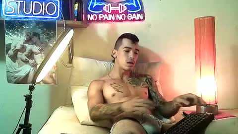 Snapshot of yeisoncastellanos1999 chatting on 12-05-25, 05:53 yeisoncastellanos1999 online show from 12-05-25, 05:53