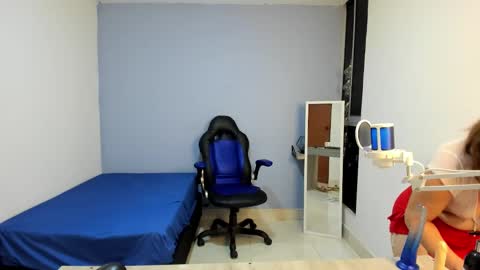 yelena03 online show from 01-31-25, 08:33