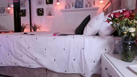 yellow_lily online show from 09-25-25, 04:00