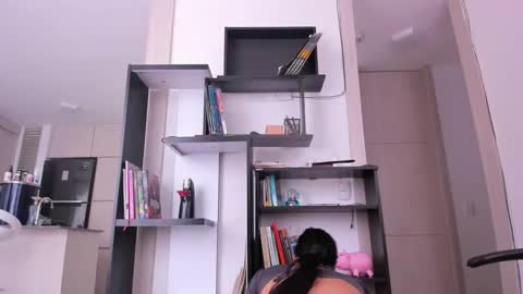 Snapshot of yenlo01 chatting on 11-28-25, 03:47 yenlo01 online show from 11-28-25, 03:47