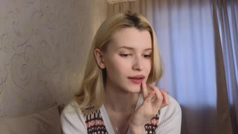 Snapshot of yennaone chatting on 02-25-26, 06:12 Yenna online show from 02-25-26, 06:12