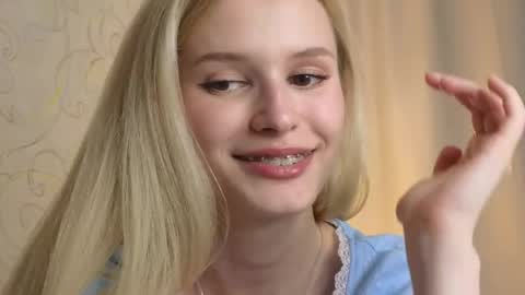 Yenna online show from 04-18-26, 07:07