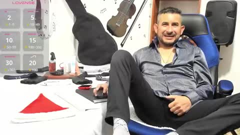 Snapshot of yeol_king chatting on 12-16-24, 06:16 Yeol online show from 12-16-24, 06:16